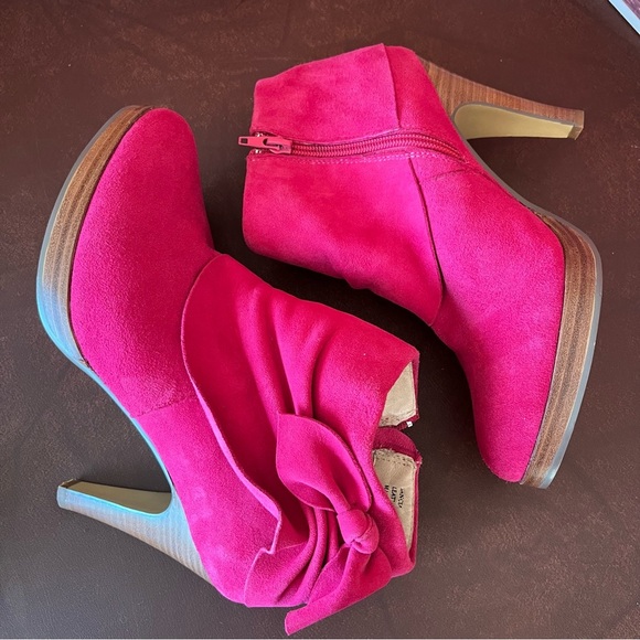 NWOT Dollhouse Pink Suede Platform Ankle Booties - Picture 6 of 11